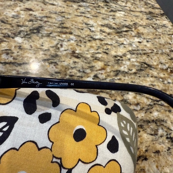 Vera Bradley “Go Wild” Aviator Sunglasses w/ Matching Floral Case - Picture 7 of 8